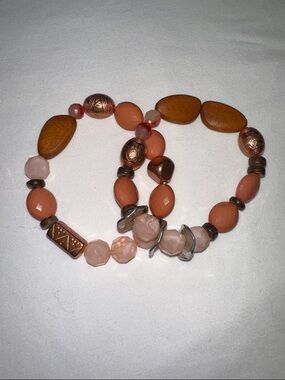 NWOT Chico’s Peach and Copper Beaded Stretch Bracelet Set
